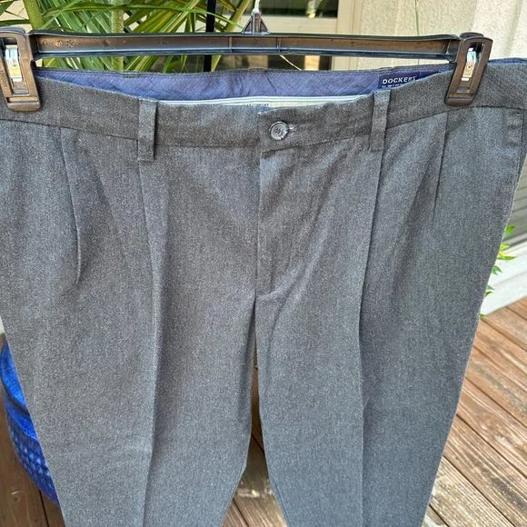 DOCKERS Comfort Waist Pleated Pants 40x30 - Picture 2 of 7